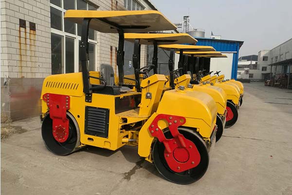 <a href='http://www.cqmth.com' target='_blank'>壓路機</a>