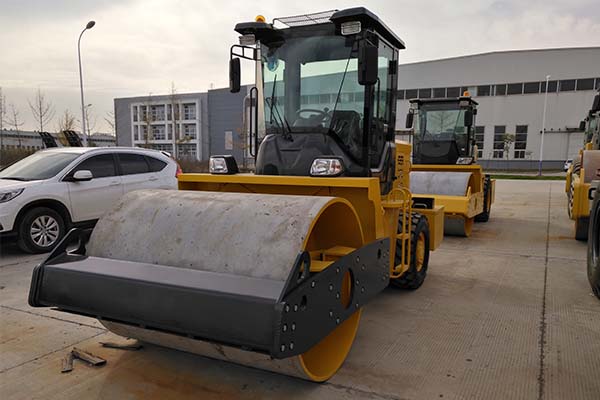 振動<a href='http://www.cqmth.com' target='_blank'>壓路機</a>