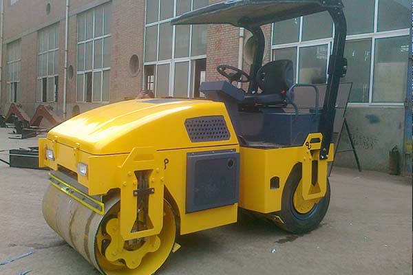 <a href='http://www.cqmth.com' target='_blank'>壓路機(jī)</a>